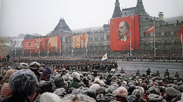 Farmerke od kojih se dobija sida i slušanje roka u Sovjetskom Savezu  - Sputnik Srbija