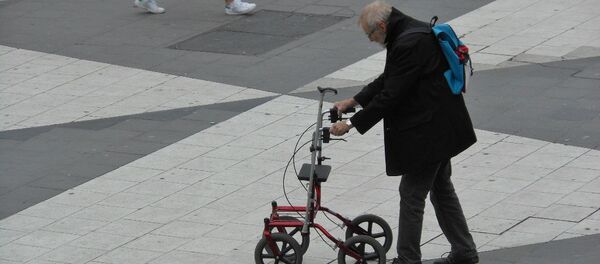 Старац у Лисабону - Sputnik Србија