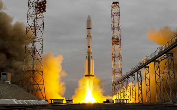 Ракета Протон-М са летелицом ЕгзоМарс 2016. полеће са лансирне рампе на космодрому Бајконур у Казахстану. Ракета Протон-М са летелицом ЕгзоМарс 2016. полеће са лансирне рампе на космодрому Бајконур у Казахстану. - Sputnik Србија