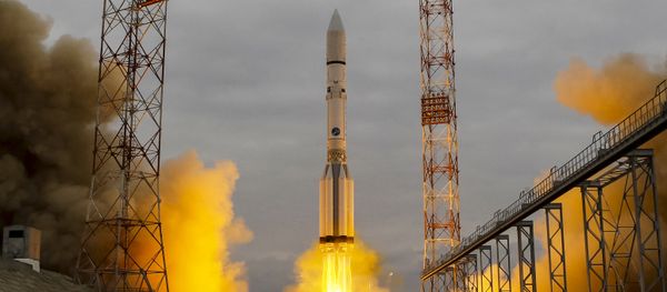 Ракета Протон-М са летелицом ЕгзоМарс 2016. полеће са лансирне рампе на космодрому Бајконур у Казахстану. Ракета Протон-М са летелицом ЕгзоМарс 2016. полеће са лансирне рампе на космодрому Бајконур у Казахстану. - Sputnik Србија