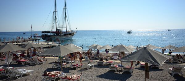 Руски туристи у Анталији. - Sputnik Србија