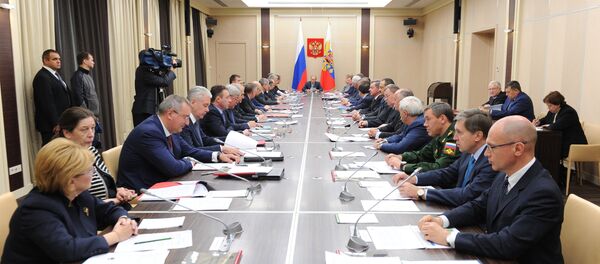 Председник Русије Владимир Путин председава седницом Савета безбедности Русије. Председник Русије Владимир Путин председава седницом Савета безбедности Русије. - Sputnik Србија