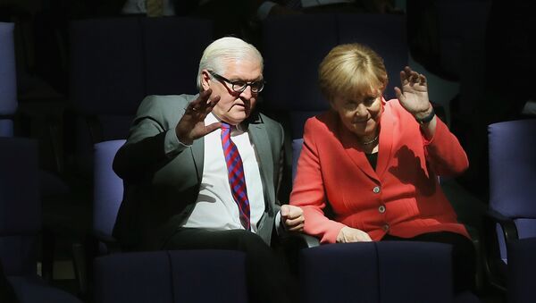 Nemački ministar spoljnih poslova Frank Valter Štajnmajer  i nemačka kancelarka Anegla Merkel - Sputnik Srbija