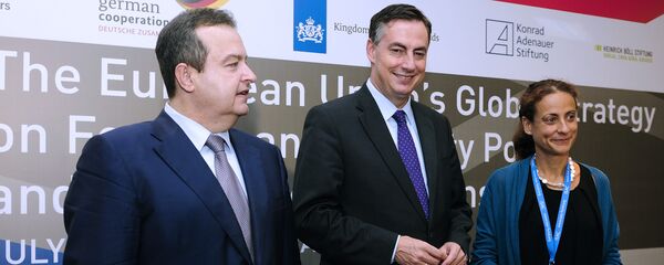 Ивица Дачић, Дејвид Макалистер и Натали Точи. - Sputnik Србија