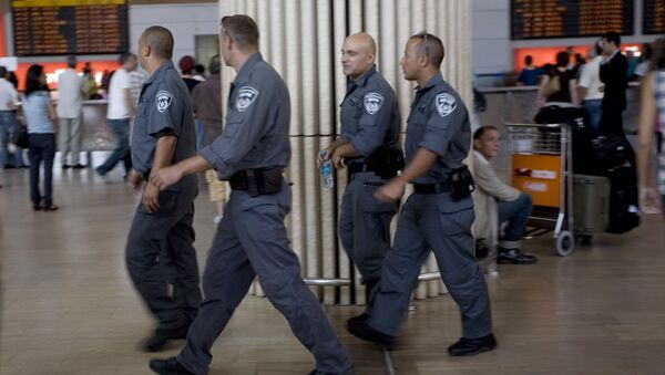 Izarelski policajci na aerodromu Ben-Gurion blizu Tel Aviva, Izrael - Sputnik Srbija