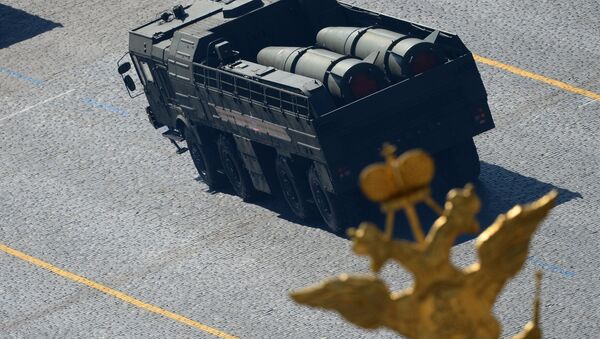 Operativno-taktički raketni sistem Iskander-M na vojnoj paradi na Crvenom trgu u Moskvi. - Sputnik Srbija