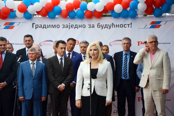 Министарка Зорана Михајловић на свечаности у Вреоцима Министарка Зорана Михајловић на свечаности у Вреоцима - Sputnik Србија