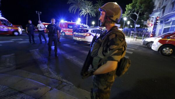 Francuski policajci u Nici posle terorističkog napada 14. jula - Sputnik Srbija