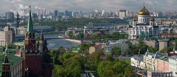 Pogled na Kremlj i hram Hrista spasa u Moskvi Pogled na Kremlj i hram Hrista spasa u Moskvi - Sputnik Srbija