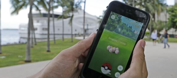 Igra Pokemon Go na эkrane mobilьnogo telefona Igra Pokemon Go na эkrane mobilьnogo telefona - Sputnik Srbija