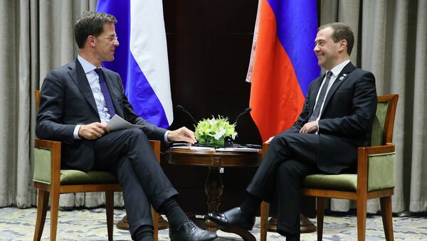 Премијер Холандије Марк Руте и премијер Русије Дмитриј Медведев - Sputnik Србија