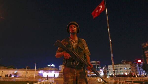 Turska vojska postavila straže na trgu Taksim u Istanbulu - Sputnik Srbija