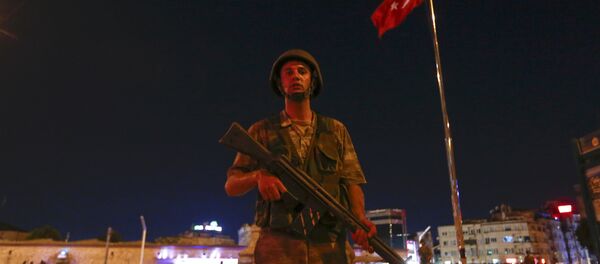 Turska vojska postavila straže na trgu Taksim u Istanbulu - Sputnik Srbija