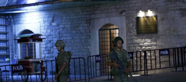 Turska vojska postavila straže na trgu Taksim u Istanbulu - Sputnik Srbija