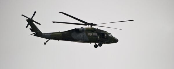 Хеликоптер Блек хок надлеће место где су герилци Револуционих војних снага Колумибије извршили напад. - Sputnik Србија