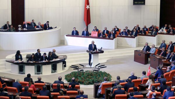 Турски премијер Бинали Јилдирим говори у Парламенту након покушаја државног удара у Турској - Sputnik Србија