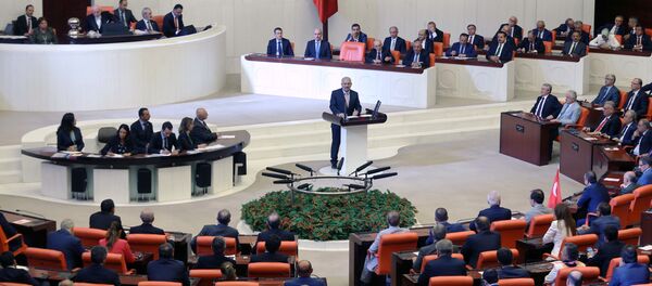 Turski premijer Binali Jildirim govori u Parlamentu nakon pokušaja državnog udara u Turskoj - Sputnik Srbija
