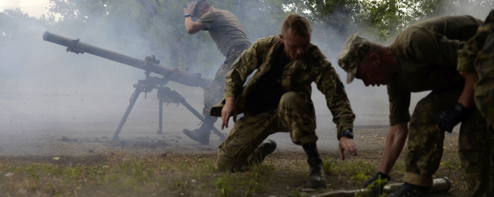 Ukrajinska vojska ispaljuje protivtenkovske granate u borbi protiv ustanika u Donbasu - Sputnik Srbija, 1920, 21.04.2021
