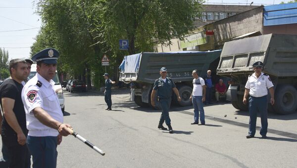 Јереванска полиција, опсада зграде полиције - Sputnik Србија