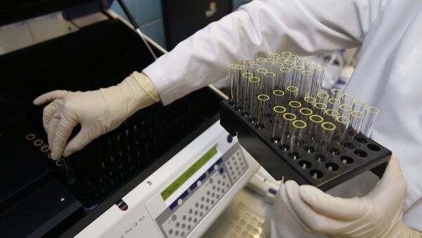 Извођење процедуре детектовања хормона раста у крви у лабораторији Антидопинг центра - Sputnik Србија