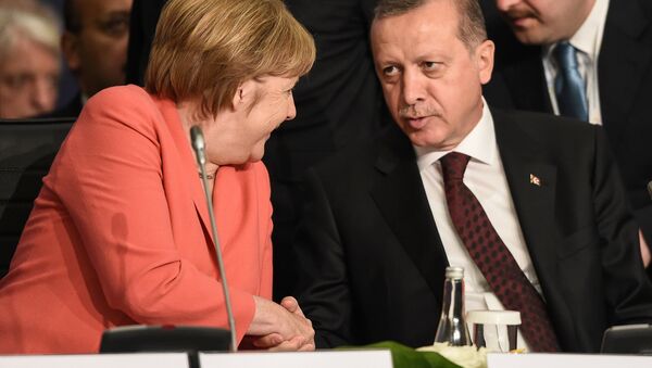 Турски председник Реџеп Тајип Ердоган са немачком канцеларком Ангелом Меркел - Sputnik Србија