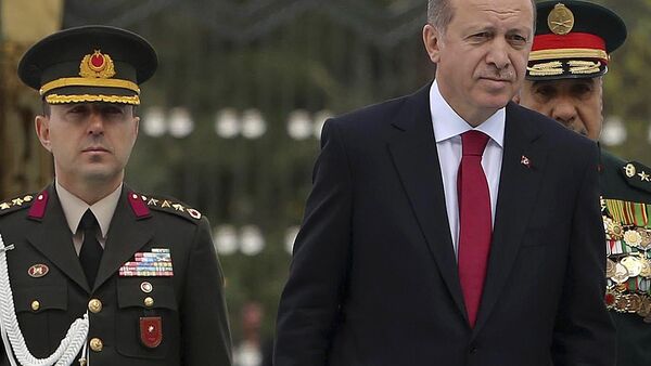 Војни саветник Али Јазици и председник Турске Реџеп Тајип Ердоган. - Sputnik Србија