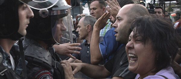 Сукоб полиције и демонстраната у Јеревану - Sputnik Србија