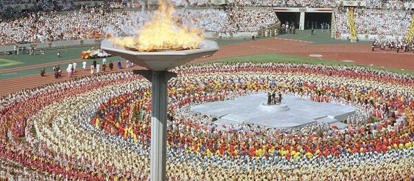 Олимпијски пламен на церемонији отварања Летњих олимпијских игара у Сеулу 17. септембра 1988. Олимпијски пламен на церемонији отварања Летњих олимпијских игара у Сеулу 17. септембра 1988. - Sputnik Србија
