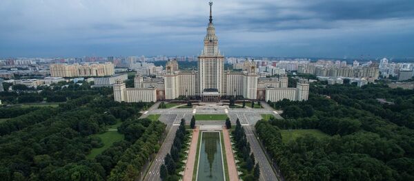 Pogled na Moskvu i univezitet Lomonosov Pogled na Moskvu i univezitet Lomonosov - Sputnik Srbija