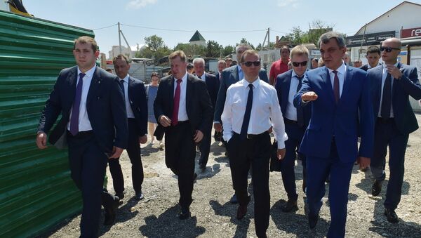 Дмитриј Медведев у посети Криму - Sputnik Србија