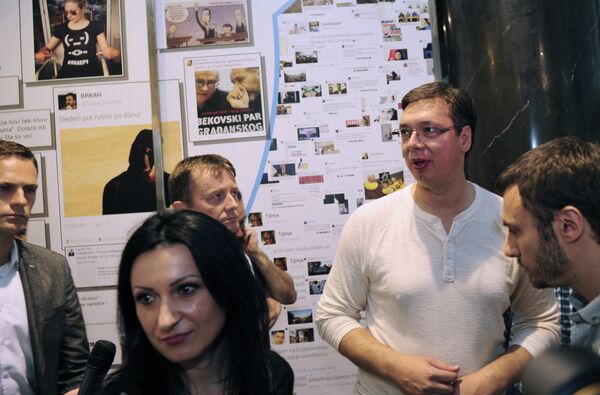 Aleksandar Vučić na izložbi Necenzurisane laži Aleksandar Vučić na izložbi Necenzurisane laži - Sputnik Srbija