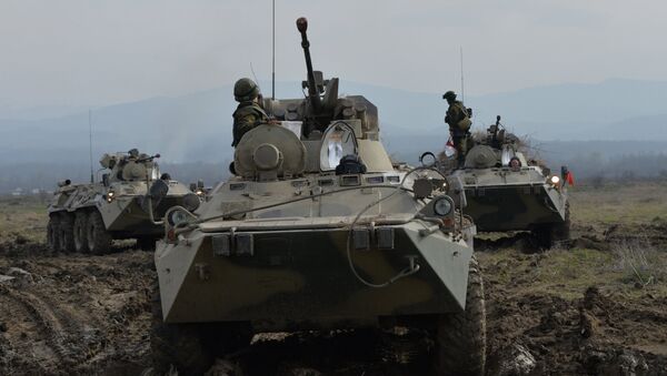 Оклопна возила БТР-82А током тактичке војне вежбе Јужног војног округа у Чеченији. - Sputnik Србија