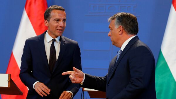 Аустријски канцелар Кристијан Керн и мађарски премијер Виктор Орбан - Sputnik Србија