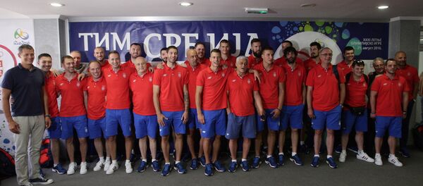 Играчи и стручни штаб кошаркашке репрезентације Србије на аеродрому Никола Тесла - Sputnik Србија
