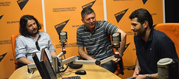 Novinar Muharem Bazdulj, bivši altelitačar Slobodan Branković i bivši vaterpolista Aleksandar Šapić Novinar Muharem Bazdulj, bivši altelitačar Slobodan Branković i bivši vaterpolista Aleksandar Šapić - Sputnik Srbija