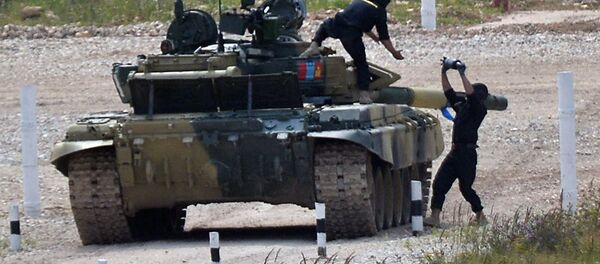 Екипа Монголије, учесници такмичења Тенковски бијатлон током трке на Међународним војним играма 2016 у Москви. - Sputnik Србија