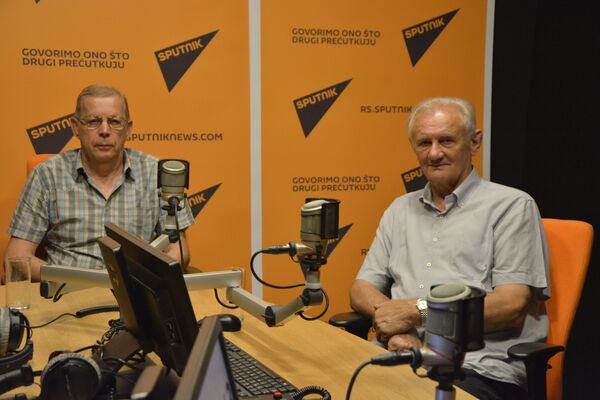 Дипломата др Зоран Миливојевић и генерал Бранко Крга Дипломата др Зоран Миливојевић и генерал Бранко Крга - Sputnik Србија