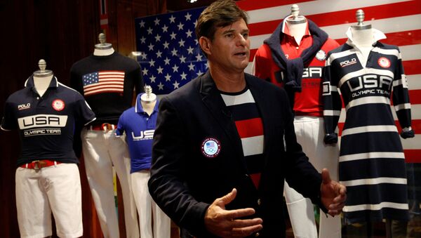 Клиф Мејдл, двоструки амерички олимпијац у званичној спортској опреми олимпијског тима САД коју је дизајнирао Ралф Лорен - Sputnik Србија