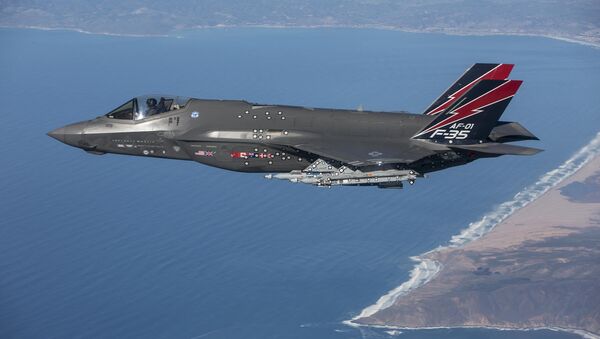 Avion F-35 probni let iznad Kalifornije. - Sputnik Srbija