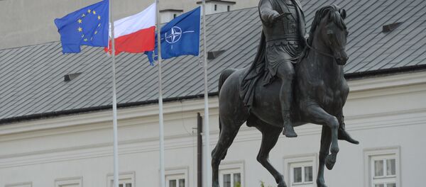 Spomenik knezu Jozefu Ponjatovskom ispred rezidencije predsednika Poljske u Varšavi. - Sputnik Srbija