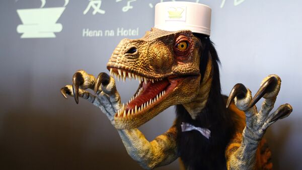 Robot-dinosaurus recepcioner u novom hotelu Hen na u Sasebu na jugozapadu Japana. - Sputnik Srbija