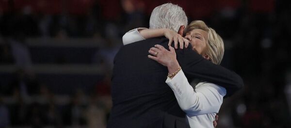 Хилари и Бил Клинтон - Sputnik Србија