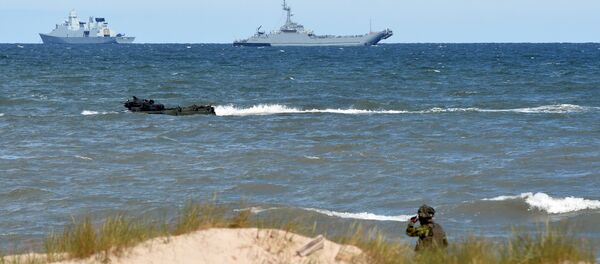 НАТО трупе се искрцавају на обали Устка у северној Пољској, током војних вежби Балтопс у Балтичком мору. - Sputnik Србија
