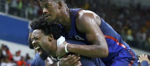 Чланови америчког дрим тима у кошарци Деандре Џордан и Џими Батлер у Рио де Женаиру. - Sputnik Србија