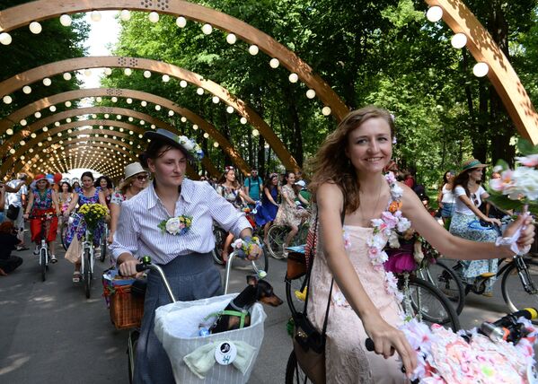 Московска Парада дама на бициклима - Sputnik Србија