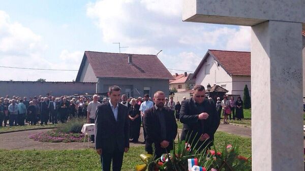 Zoran Kojić, predsednika Srpske narodne Stranke u Hrvatskoj na prvoj komemoraciji poginulim Srbima u Vukovaru koja je održana prošle godine Zoran Kojić, predsednika Srpske narodne Stranke u Hrvatskoj na prvoj komemoraciji poginulim Srbima u Vukovaru koja je održana prošle godine - Sputnik Srbija