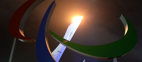 Paljenje paraolimpijske baklje na otvaranju Olimpijskih igara u Sočiju 2014.  - Sputnik Srbija