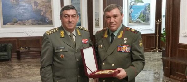 Генерали Љубиша Диковић и Валериј Герасимов Генерали Љубиша Диковић и Валериј Герасимов - Sputnik Србија