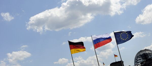 Nemačka, ruska i zastava EU ispred zgrade Bundestaga u Berlinu. Nemačka, ruska i zastava EU ispred zgrade Bundestaga u Berlinu. - Sputnik Srbija