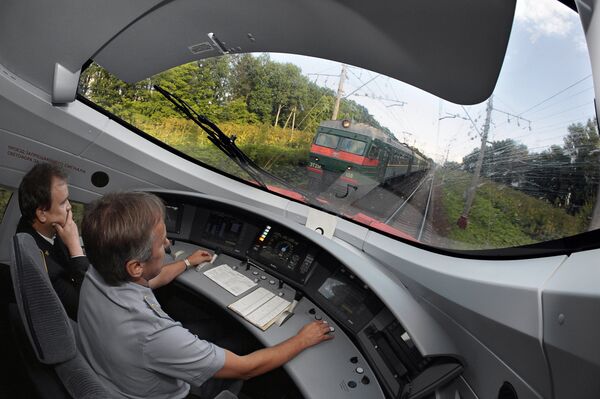 Воз из центра Москве за Санкт Петербург креће 10 пута дневно Воз из центра Москве за Санкт Петербург креће 10 пута дневно - Sputnik Србија